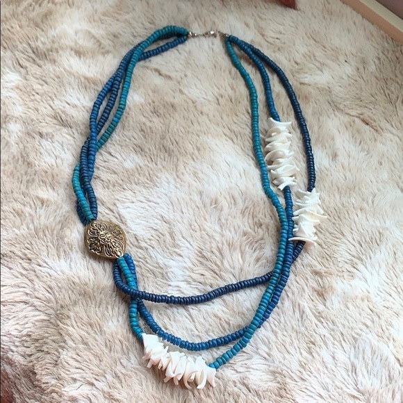 Jewelry - ESTATE Item Costume Necklace with shells
